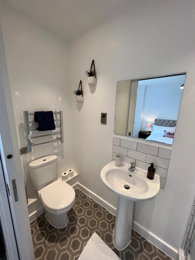 Modern 2 Bedroom Apt Sleeps 6 - Near 格洛斯特 外观 照片